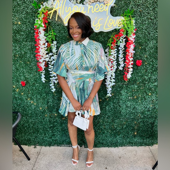 Meet your Posher, Tia - Picture 3 of 3